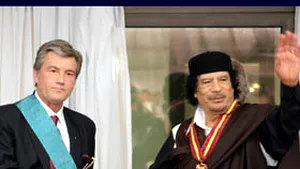 Iuşcenko l-a decorat pe Kadhafi