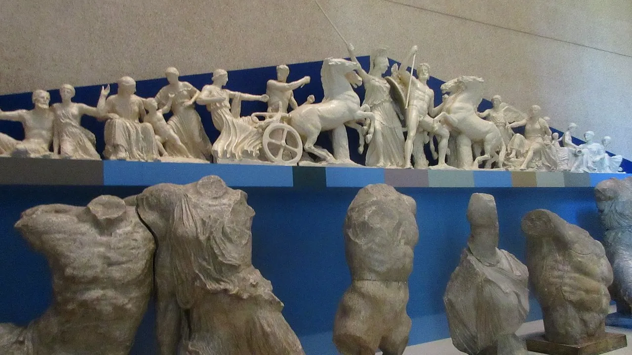 Vaticanul returnează Greciei câteva sculpturi vechi de 2.500 de ani. Acestea proveneau din Partenonul Atenei 