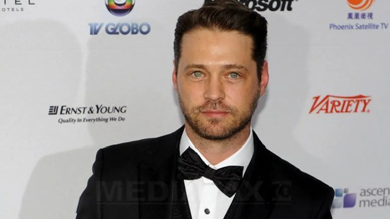 Jason Priestley a semnat un contract cu o editură prestigioasă pentru a-şi scrie memoriile