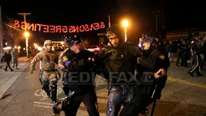 Cincisprezece persoane, arestate în timpul unor noi manifestaţii la Ferguson