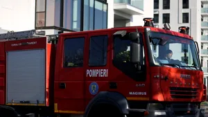 NEWS ALERT Zeci de persoane au ieșit dintr-o clădire din Târgu Mureș după ce a luat foc un server