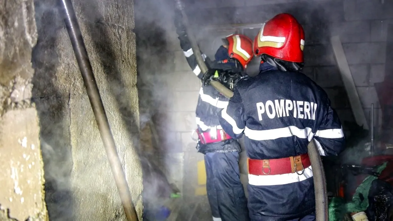 Un copil de trei ani şi mama sa au fost răniţi într-un incendiu produs de explozia unui televizor cu tub