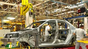 Ponta: Afirmaţia lui Băsescu privind pierderea asamblării Dacia este o inconştienţă sinistră, o tâmpenie