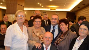 Masă gratuită pentru pensionarii clujeni de Ziua Vârstnicului. Boc, 