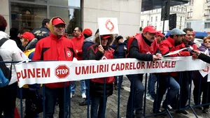 Vlad Voiculescu, după negocierile cu sindicaliştii din sănătate: Legea nu ne permite să începem negocierile înainte de aprobarea bugetului - FOTO/VIDEO