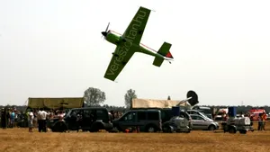 Peste o mie de persoane au asistat la mitingul aviatic de la Buzău - GALERIE FOTO
