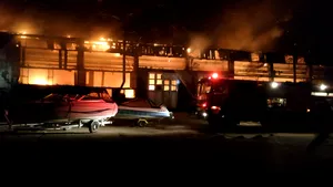 INCENDIU puternic la societatea de transport public din Tulcea. Parcul de autobuze, distrus în proporţie de 50 la sută/ Cauza producerii incendiului - FOTO, VIDEO