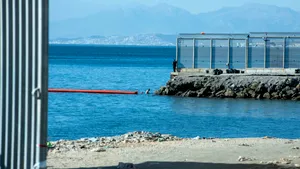 Criză la porțile Europei. Sute de migranți au încercat să ajungă în Ceuta
