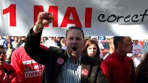 Membri şi simpantizanţi PSD, în marş pe străzile marilor oraşe