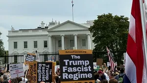 „Rezistenţă în faţa tiraniei”: Mii de americani au participat la proteste faţă de Trump