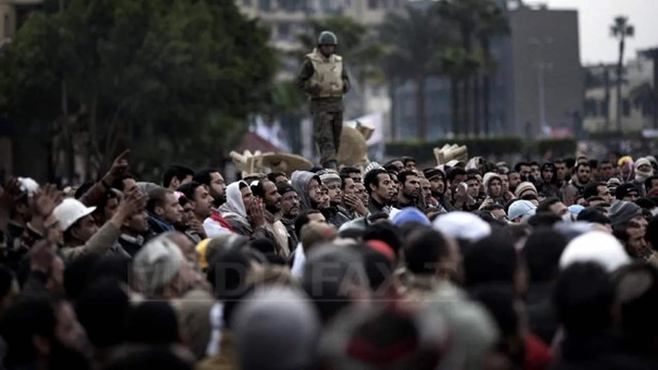 Armata egipteană începe să ridice baricadele din piaţa Tahrir - VIDEO