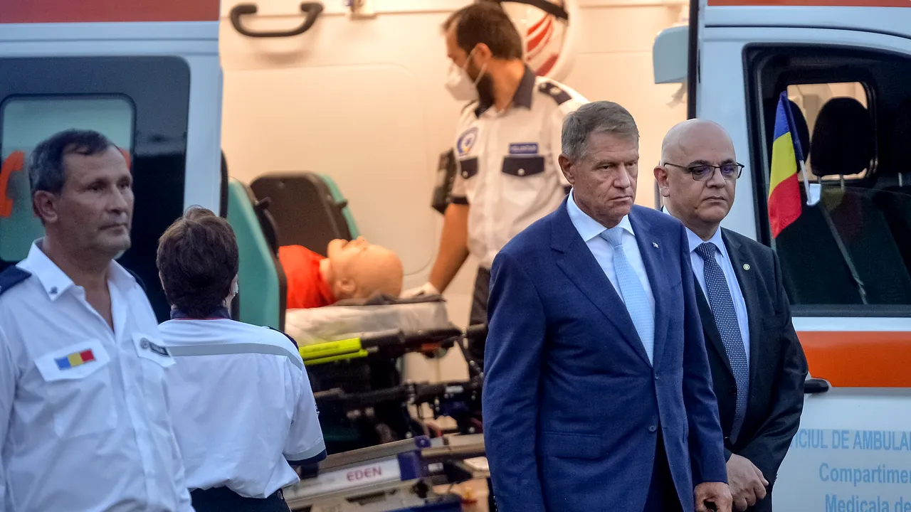Klaus Iohannis, în vizită la Spitalul Floreasca, unde sunt internate victime de la Crevedia