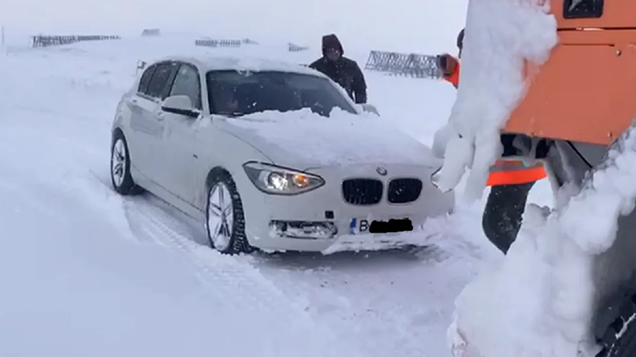 Un şofer din Capitală, amendat şi cu permisul reţinut pentru că a condus pe Transalpina, drum închis