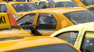 Taximetriştii clujeni atacă modificările la Legea Taximetriei