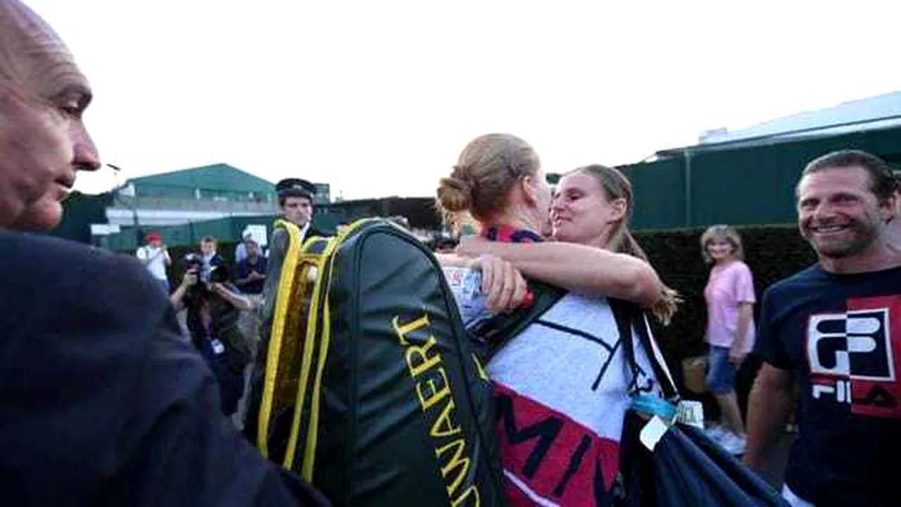Imaginea de la Wimbledon despre care vorbeşte toată lumea! A eliminat deţinătoarea trofeului, apoi a făcut un gest UNIC în tenis: 