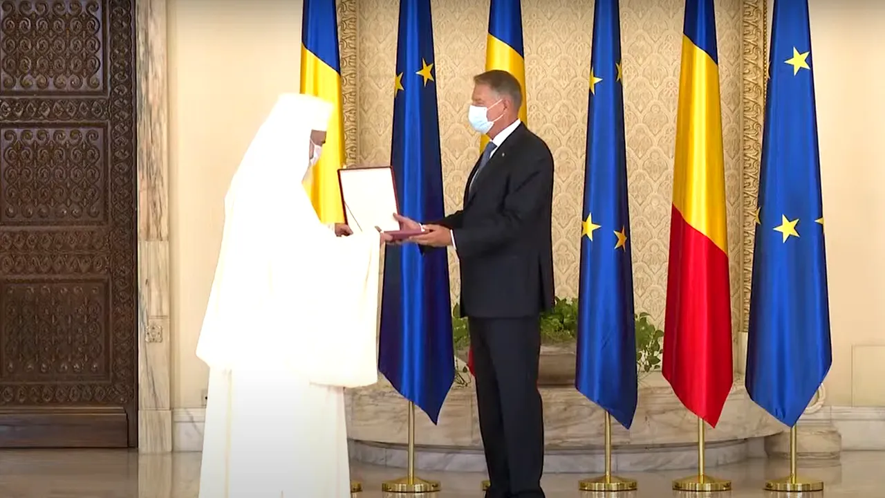 VIDEO Patriarhul Daniel a fost decorat de preşedintele Klaus Iohannis