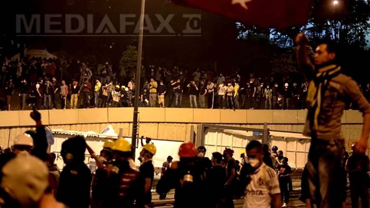 PROTESTELE DIN TURCIA: Mii de manifestanţi în a cincea zi consecutiv - VIDEO, GALERIE FOTO