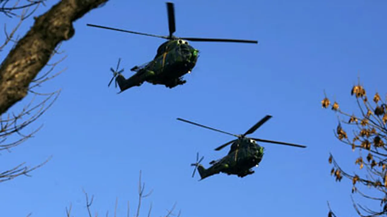 Elicopterele şi avioanele nu vor mai zbura la parada de 1 Decembrie, din cauza ceţii