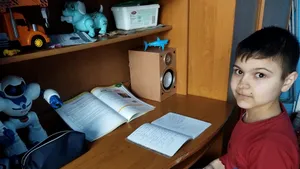 Raul, copilul eminent din Lupeni care se vindecă datorită grijii şi iubirii 