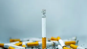 Franța: Fără țigări pentru generațiile născute după 2009