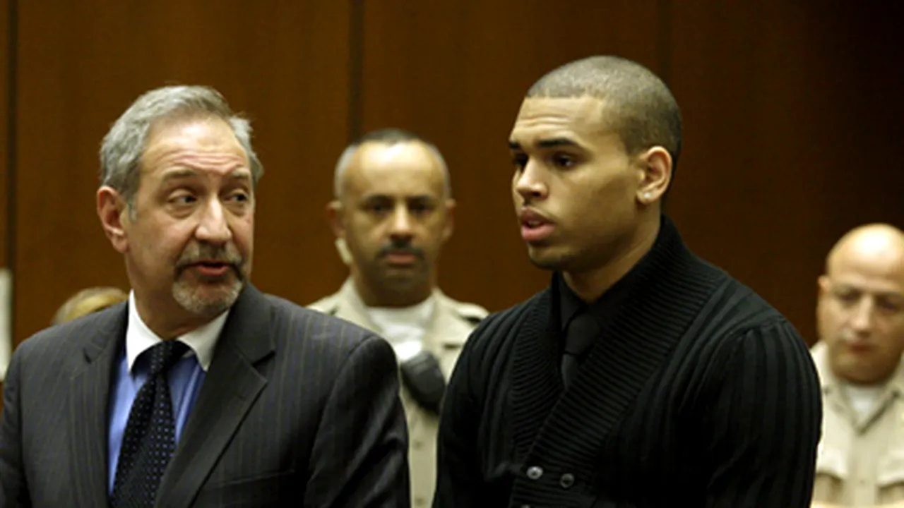 Chris Brown pledează nevinovat - VIDEO