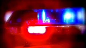 Un poliţist din Iaşi a fost tăiat cu o sabie în zona capului în timpul unei intervenţii 