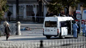 Două femei au atacat o secţie de poliţie dintr-o suburbie a Istanbulului