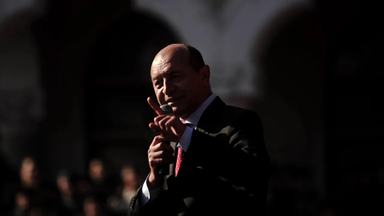 Băsescu: Geoană ar fi trebuit să-l invite la dezbatere şi pe Crin Antonescu
