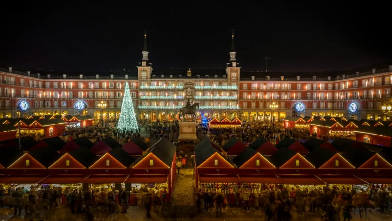 Aproape 6 milioane de euro va plăti Madridul pentru 14 milioane de luminițe, 131 de cireși și 14 brazi uriași luminați de Crăciun