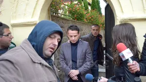 Dosarul retrocedărilor: Andrei Hrebenciuc a fost reţinut de procurorii DNA pentru complicitate la trafic de influenţă şi spălare de bani - FOTO