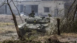 Războiul din Ucraina, ziua 107. Ruşii aruncă la groapa de gunoi cadavrele celor ucişi în Mariupol / Continuă bombardamentele / Armata ucraineană înregistrează mici progrese în Sevierodoneţsk / UE muştruluieşte Ungaria / Elveţia sancţionează soţia unui oligarh / Nou schimb de prizonieri