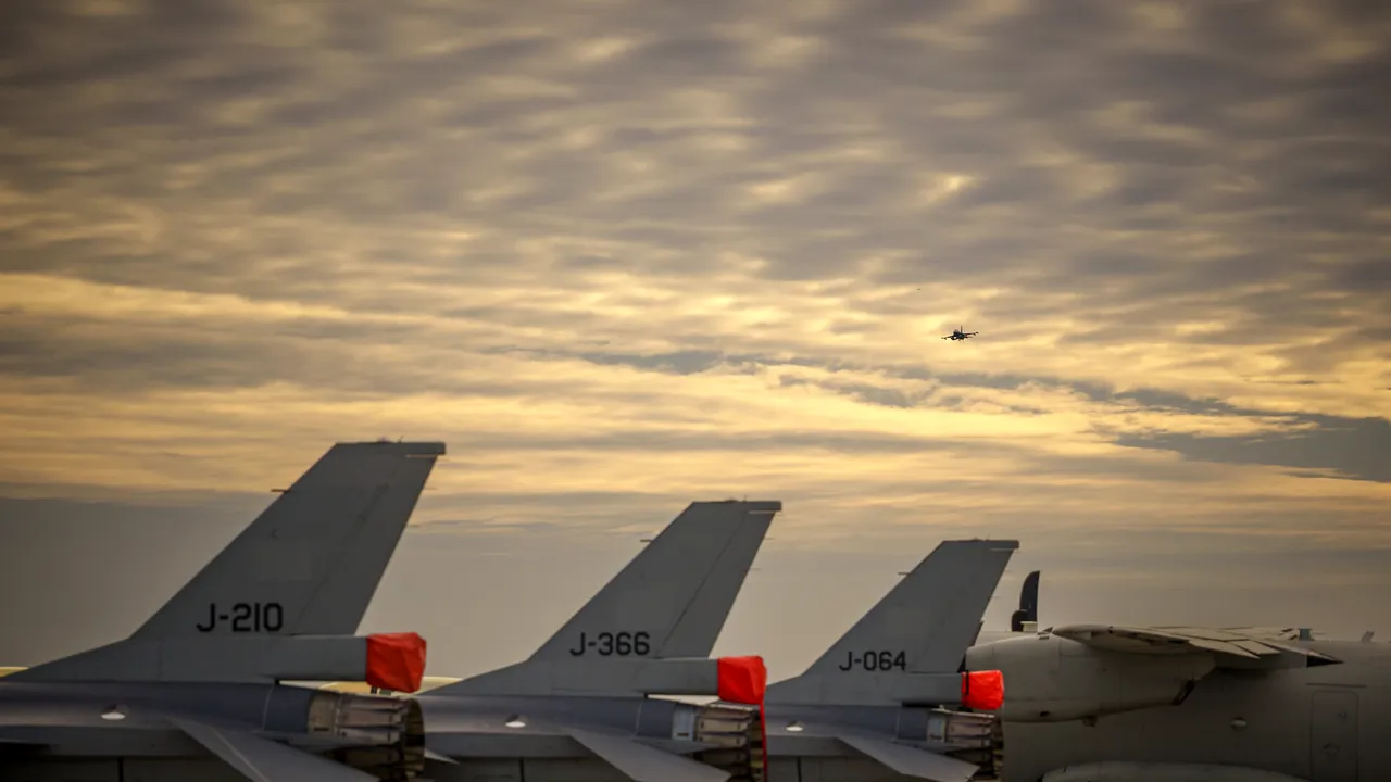 Ultimele două aeronave ale Centrului European de Instruire F-16 au aterizat la Feteşti