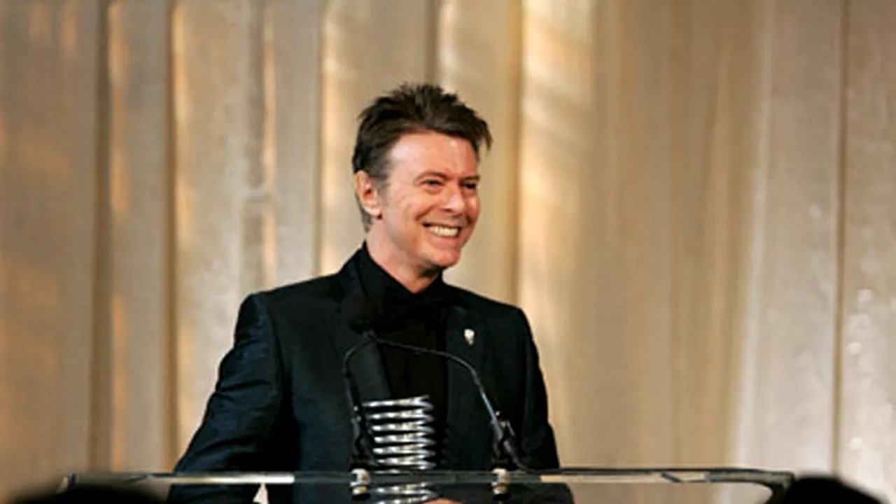 Culoarea diferită a ochilor lui David Bowie, o consecinţă a unei rivalităţi în dragoste