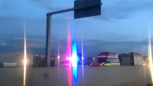Maşină cuprinsă de flăcări pe centura de vest a Ploieştiului: Traficul este îngreunat. VIDEO