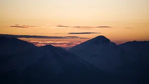 VREMEA, în general caldă în weekend. PROGNOZA METEO în ţară, în Bucureşti şi la munte