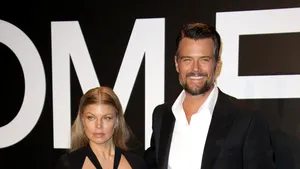 Cântăreaţa Fergie şi soţul ei vor să adopte un copil