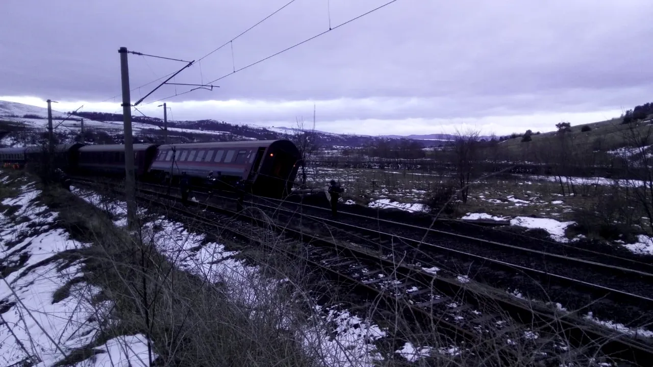 Două trenuri au deraiat duminică în două zone diferite din România. Critici dure la adresa CFR de la Ministrul Transporturilor: Cred ar putea face mai mult decât să păzească nişte macazuri | FOTO