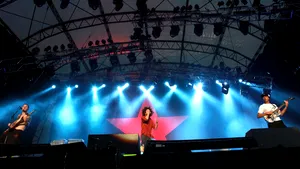 ASCULTĂ SMART RADIO: Trupa Rage Against The Machine a strâns 3 milioane de dolari în scop caritabil