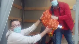 Adoptă un bunic! Trimite-i scrisori şi fă-i izolarea mai uşoară 