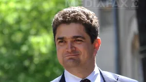 Paleologu nu se afiliază niciunei moţiuni din PDL: Pentru moment nu pot fi decât un electron liber - FOTO