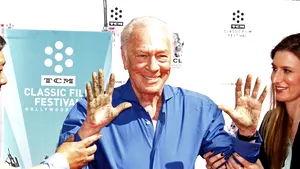 Christopher Plummer şi-a lăsat amprentele în cimentul de la Hollywood - FOTO