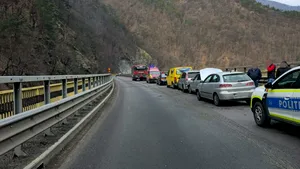 Accident cu cinci mașini implicate în Călimănești: Traficul între Sibiu și Rm. Vâlcea este afectat