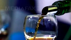 Femeile care consumă băuturi alcoolice seara sunt mai sănătoase