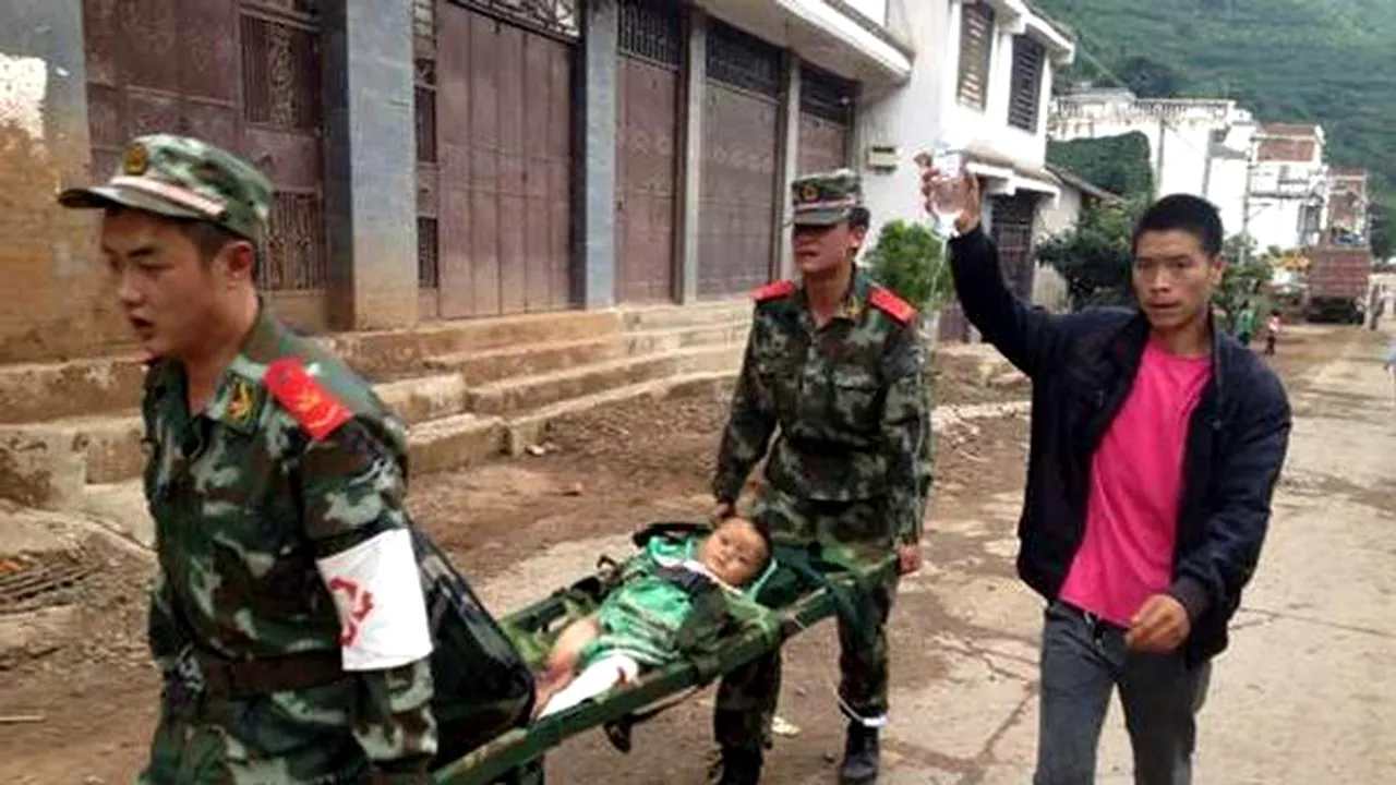 Cutremur cu magnitudinea de 6,1 în sud-vestul Chinei. Cel puţin 375 de persoane au murit - FOTO