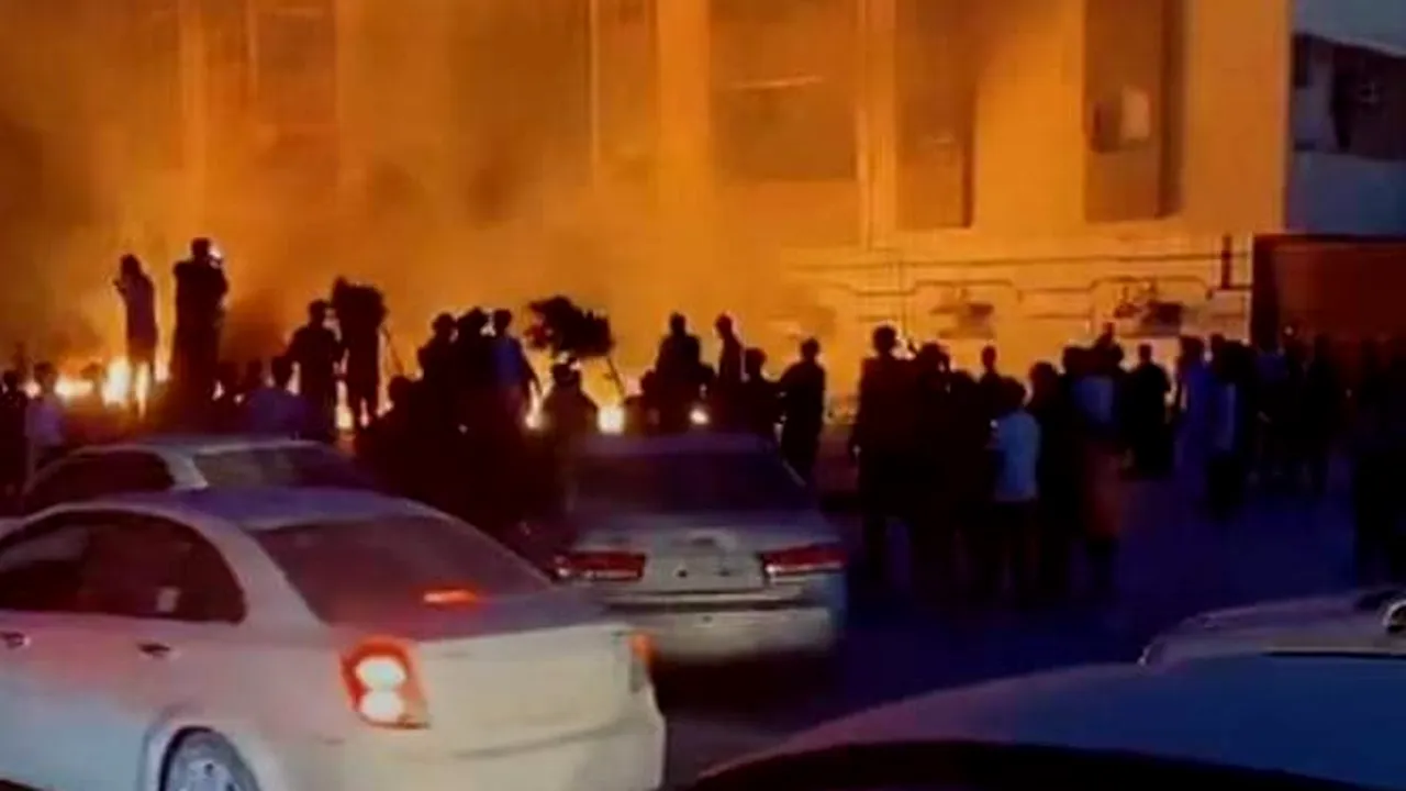 Incidente grave în Libia. Protestatarii au pătruns în Parlament. Forţele de securitate s-au retras de la faţa locului