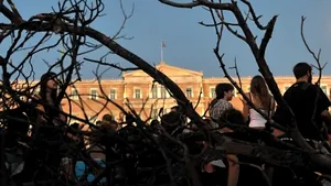 Manifestaţie la Atena, în urma eşecului Guvernului în faţa incendiilor