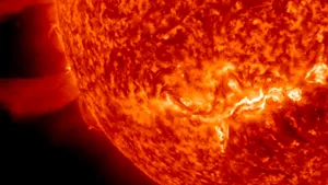 ERUPŢII SOLARE de dimensiuni apocaliptice, filmate de NASA. Jeturile de plasmă sunt suficient de puternice pentru a distruge sateliţii de pe orbita terestră