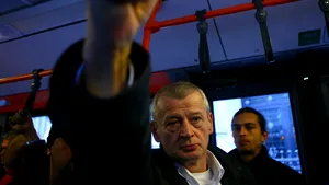 Oprescu taie abonamentele gratuite la RATB pentru angajaţii primăriilor