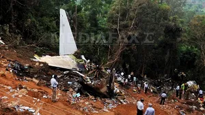 Cutia neagră a avionului prăbuşit în India a fost găsită