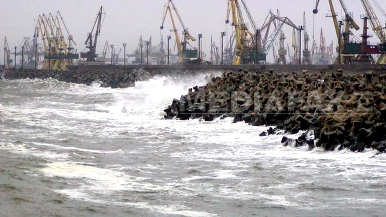 Porturile maritime constănţene au fost închise din cauza vântului puternic